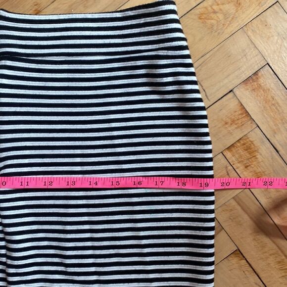 GAP striped skirt, size medium. - Picture 5 of 8